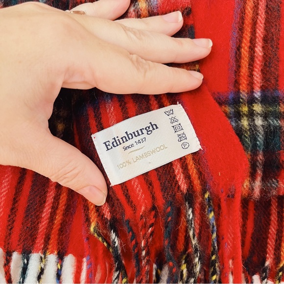 Edinburg 100% Lambswool Tartan Red Green Black Plaid Fringed Scarf - Picture 4 of 5